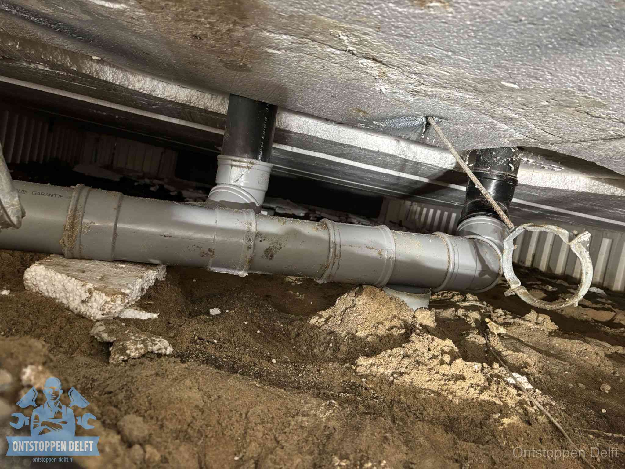 PVC-buizen in de kruipruimte van een gemengd of gescheiden rioolstelsel in Delft